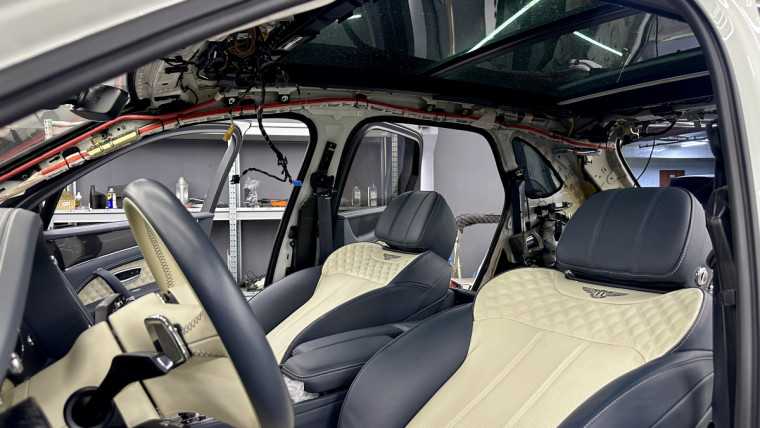 Устраняем скрипы в салоне Bentley Bentayga