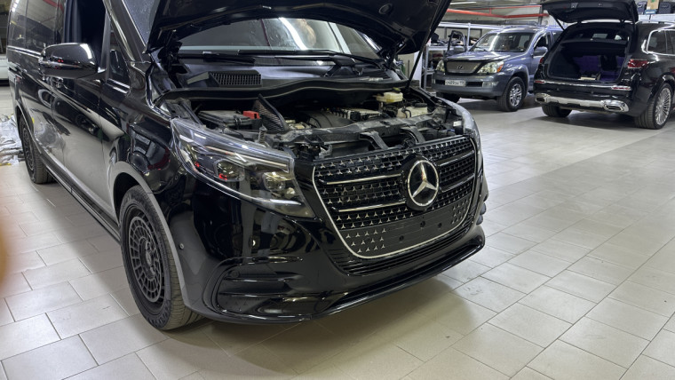 Мерседес V-Class — установка подсветки решётки радиатора