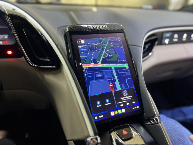 Android на штатный монитор Ferrari Roma