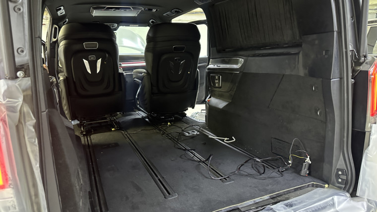 Mercedes V-Class установка новых сидений